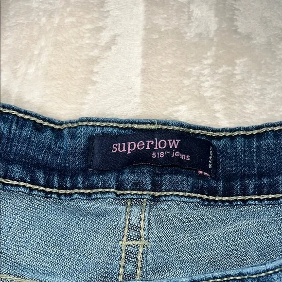 Levi's Women’s Blue Wide Leg Flare Jeans SZ 17 Juniors - Picture 2 of 10